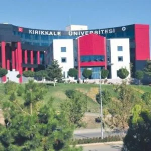 أكاديمي تركي يشرح حلول صعوبات الطلبة السوريين