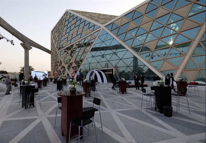 (بالصور) بلاد الحرمين تفتتح أول صالة سينما 1