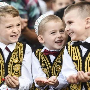 المسلمون.. أمة فتية