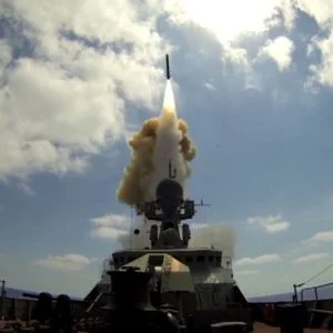 فيديو مذهل لضربة سوريا.. صاروخ أميركي ينطلق من أعماق البحر