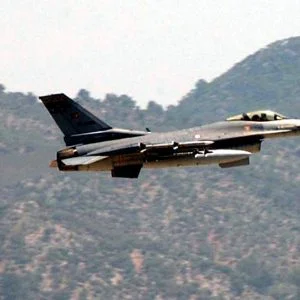 مقاتلات تركية تقصف جسرا شمالي العراق