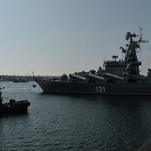 هل هو فرار أم إعادة تموضع.. صور توثق إجراءات للبحرية الروسية بطرطوس