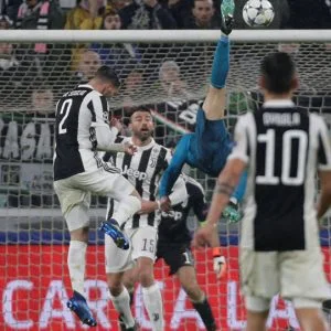 بالفيديو… رونالدو ” المدمر” يضاعف النتيجة بهدف “عالمي”