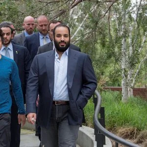 شاهد ما كتبه ابن سلمان على القمر الصناعي السعودي قبل إطلاقه