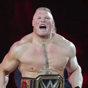 بالفيديو… حركة غبية تتسبب في انتصار “الوحش” بروك ليزنر في “أعظم رويال رامبل”