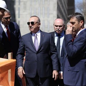 جاويش أوغلو يزور “البيت التركي” في نيويورك