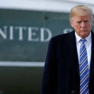 ترامب يعلن نيته الاستفادة من الانهيار غير المسبوق للنفط الأمريكي