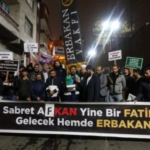 مظاهرة أمام القنصلية الأمريكية بإسطنبول تنديدا بقصف مدرسة بأفغانستان