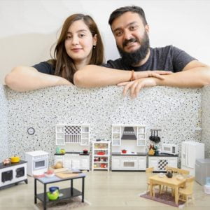 “المطبخ المصغر”.. زوجان تركيان يبتكران طريقة مميزة للتعريف بالمأكولات التركية (صور)