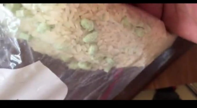 ما هذا يا طبيب.. القوا القبض عليه بهذا الحال 2 ما هذا يا طبيب.. القوا القبض عليه بهذا الحال 1