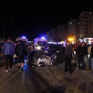 تركيا.. إصابة 22 شخصًا في حادث مرور خطير في موكب زفاف (صور)