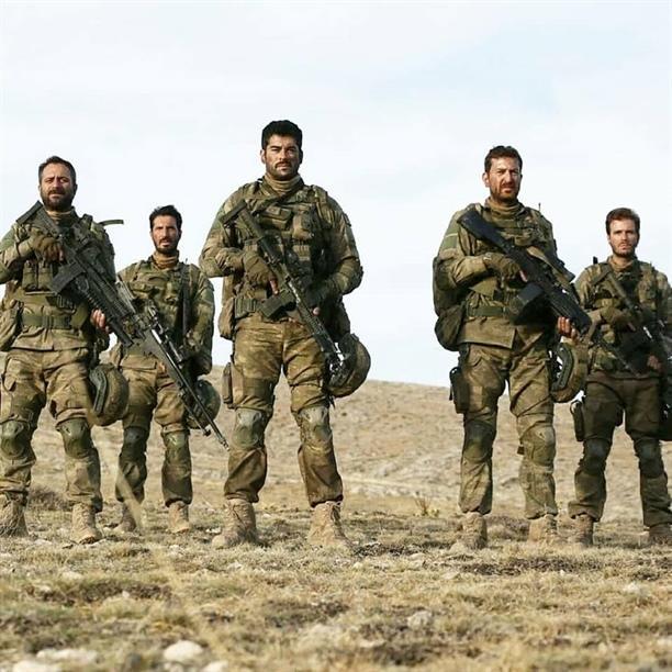 بوراك أوزجيفيت يرغم كرم بورسين على الالتزام بهذا الشرط في فيلم "الروح فداء" (صور) 3