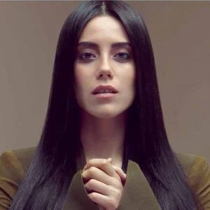 الممثلة التركية جانسو ديري تتعرض للسرقة وخسائرها فادحة (صور)