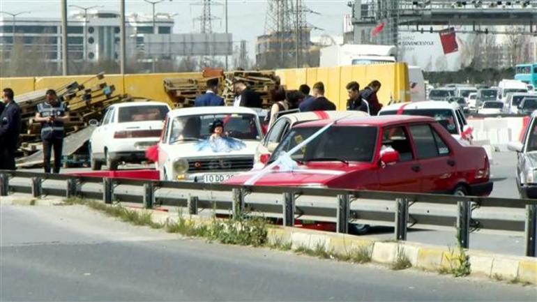 بالصور.. شرطة اسطنبول تفاجئ موكب عرس بـ"اطنان" من المخالفات 3