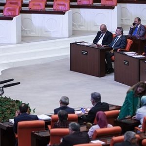 البرلمان التركي يوافق على إجراء انتخابات مبكرة في 24 يونيو