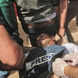  استشهاد صحفي وإصابة 6 أخرين برصاص الاحتلال الإسرائيلي بغزة
