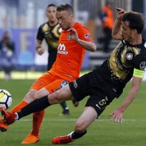 باشاك شهير ينتزع صدارة الدوري التركي