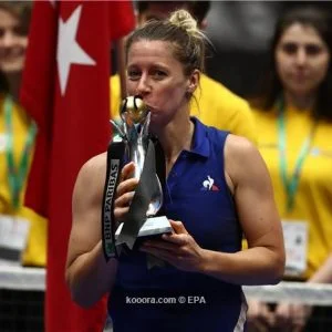 بالصور.. الفرنسية بارمنتييه تحصد لقب بطولة إسطنبول للتنس