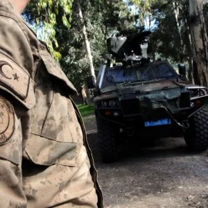 ضبط 976 أجنبيًا أثناء محاولتهم التسلل عبر الحدود التركية