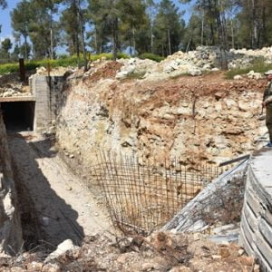 قوات غصن الزيتون تعثر علي مخبأ ضخم في عفرين يتسع لنحو ألف إرهابي (صور)