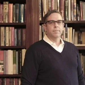 أمريكي ينفق 100 ألف دولار لكي يُنسى