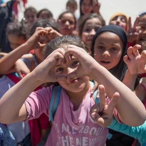 الأطفال السوريون يبنون مستقبلاً مشرقاً عبر التعليم في تركيا