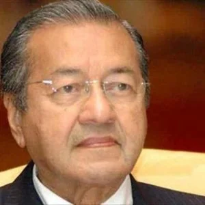 السلطات الماليزية تحل حزب “مهاتير محمد” قبيل الانتخابات العامة في البلاد