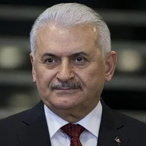 رئيس الوزراء التركي يصل أفغانستان في زيارة رسمية