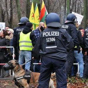 الشرطة الألمانية تحذر أنصار “بي كا كا” من رفع شعارات إرهابية