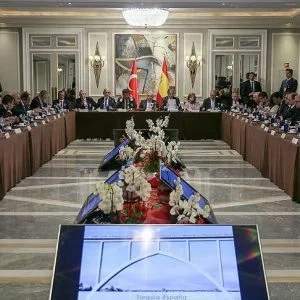 يلدريم يلتقي رجال أعمال أتراك وإسبان في مدريد