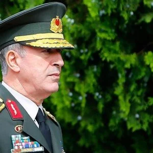 رئيس الأركان التركي ونظيره الأمريكي يبحثان هاتفياً الأوضاع في سوريا والشرق الأوسط