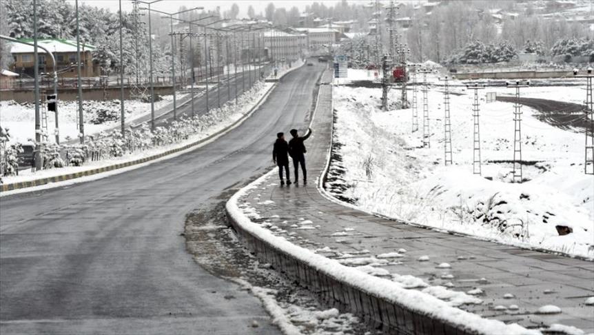 ولايات تركية تستقبل الربيع وأخرى تغطيها الثلوج.. شاهد الصور 1