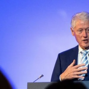 الرئيس الأمريكي الأسبق: إسرائيل عطلت عملية السلام لأنها ترى في الفلسطينيين طرفا ضعيفا