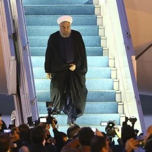 الرئيس الإيراني يصل أنقرة للمشاركة في قمة ثلاثية لبحث الملف السوري