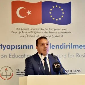 تركيا تنشئ 215 مدرسة لصالح أطفال اللاجئين السوريين