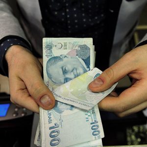 هبوط حاد في قيمة الليرة التركية