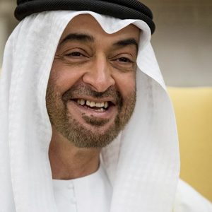 في مئويته… فيديو نادر للشيخ زايد يضرب فيه ابنه محمد بحضور ملك البحرين