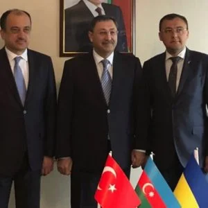 اجتماع تركي أوكراني أذربيجاني لبحث سبل التعاون المشترك