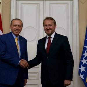 الرئيس أردوغان يصل البوسنة في زيارة عمل رسمية