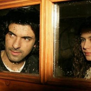الممثلان التركيان بيرين سات وأنجين أكيوريك معاً من جديد