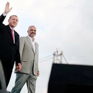 رئيس وزراء ألبانيا: تركيا تقف بجانبنا وتمدنا بالمساعدات منذ مطلع تسعينيات القرن الماضي