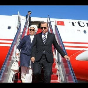 أردوغان يعود إلى تركيا بعد انتهاء زيارته الرسمية إلي بريطانيا