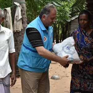 تركيا توزع 5 آلاف سلة رمضانية علي مسلمي سريلانكا