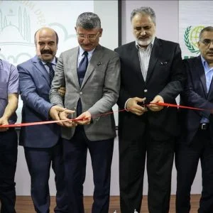 تركيا ترعى 100 ألف يتيم حول العالم