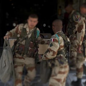 فرنسا تنشر 6 مدافع بمناطق سيطرة “ب ي د” الإرهابي في سوريا