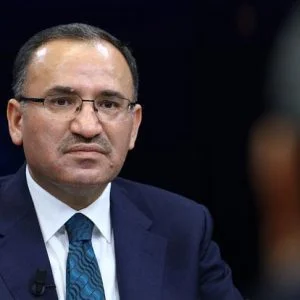 نائب رئيس الوزراء التركي يلتقي رئيسة وزراء بنغلاديش ووزير خارجيتها
