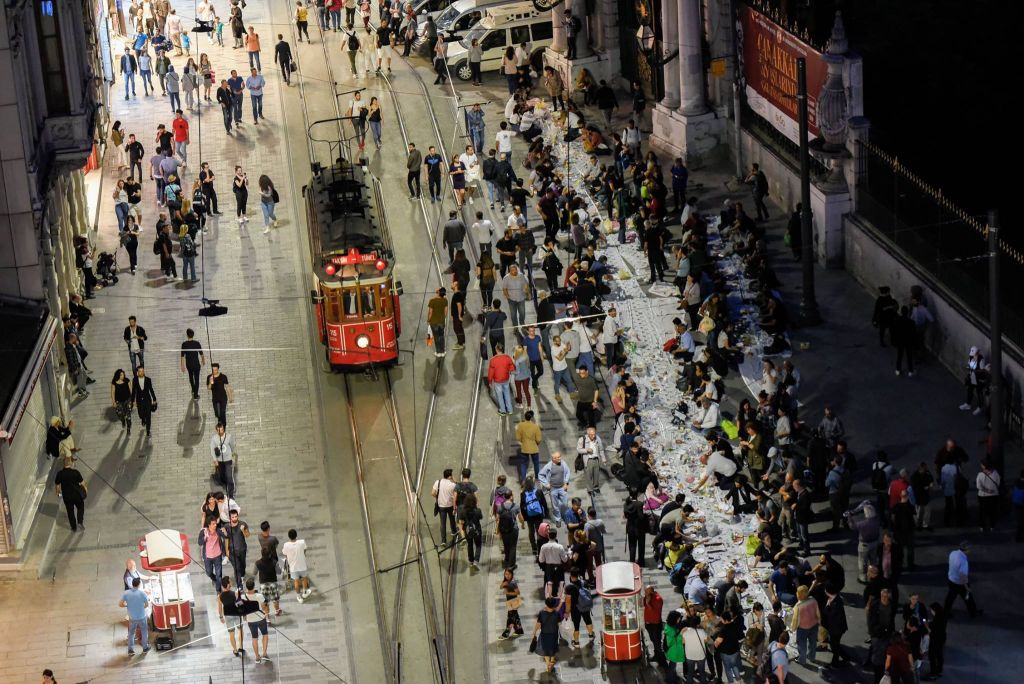 تعرّف على فعاليات رمضان في إسطنبول..من الإفطار حتى السحور 1