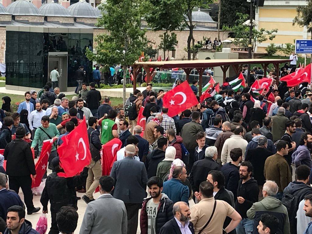 شاهد.. الأتراك والعرب يتظاهرون معاً في إسطنبول دعمًا لـ"مسيرات العودة" 5