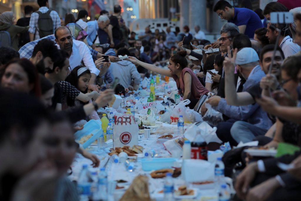 تعرّف على فعاليات رمضان في إسطنبول..من الإفطار حتى السحور 5