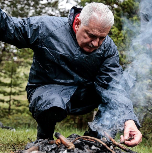 شاهد.. بن على يلدريم يوقد النار ويركب الحصان 7